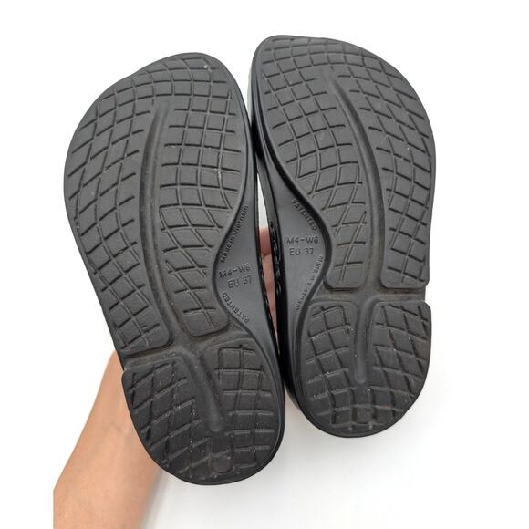Oofos OOahh Sport Flex Recovery Slide Sandal Unisex Black Size USW6/M4 EU37 - Picture 8 of 11
